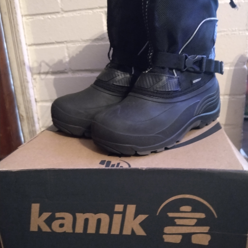 Kamik Glacial Black Winter Boot Youth 4